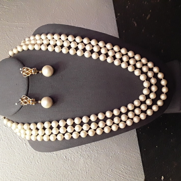 50's GENO 3 Strand Matt White Bead Necklace & Earrings set - Picture 2 of 10